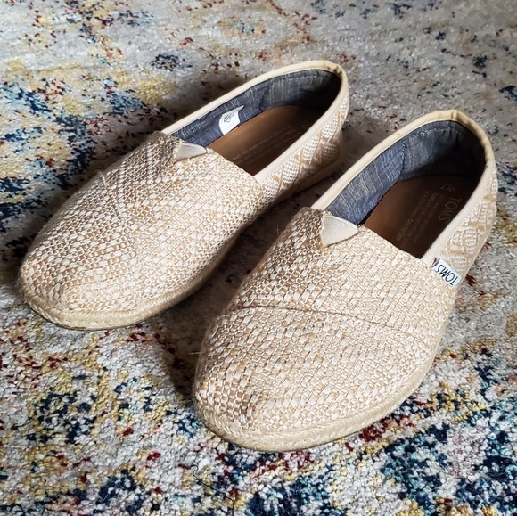 Toms Shoes - TOMS Textured Cream & White Slip On Shoe size 7
